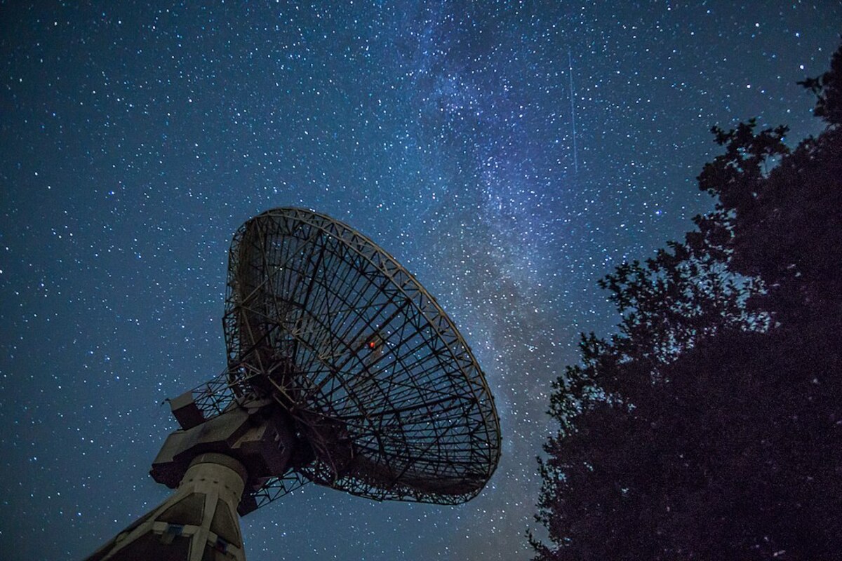 Why Your Phone Now Has “Satellite SOS” (and What It Can and Can’t Do)